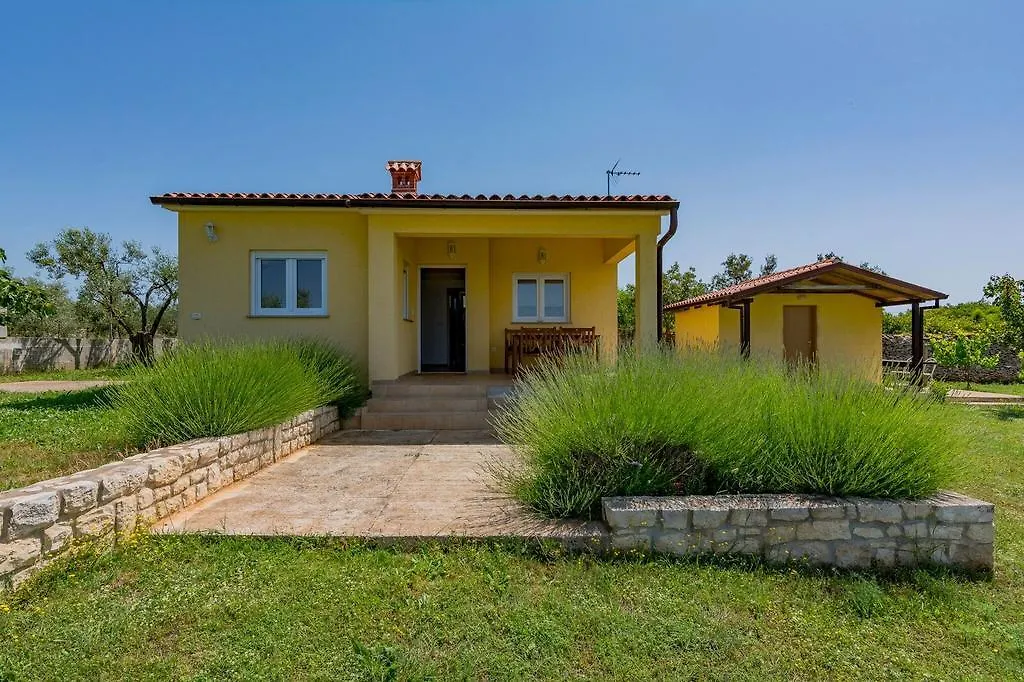 Holiday Home Nemcev 1302 Pula 0*,